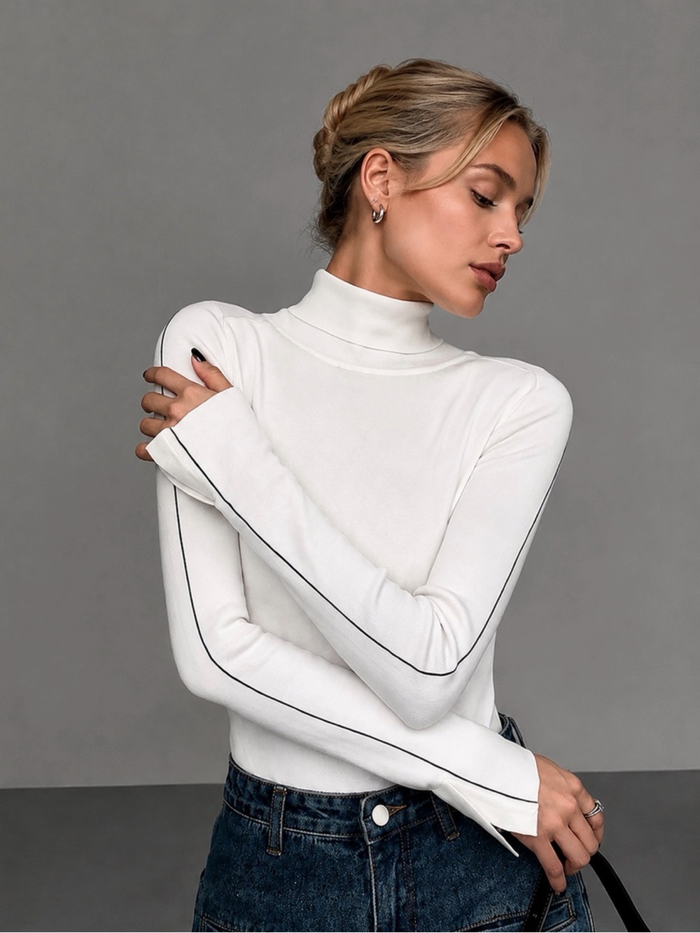 Contrast Piping Turtleneck Sweater